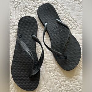 Havaianas Flip Flops. Black. Size 41-42